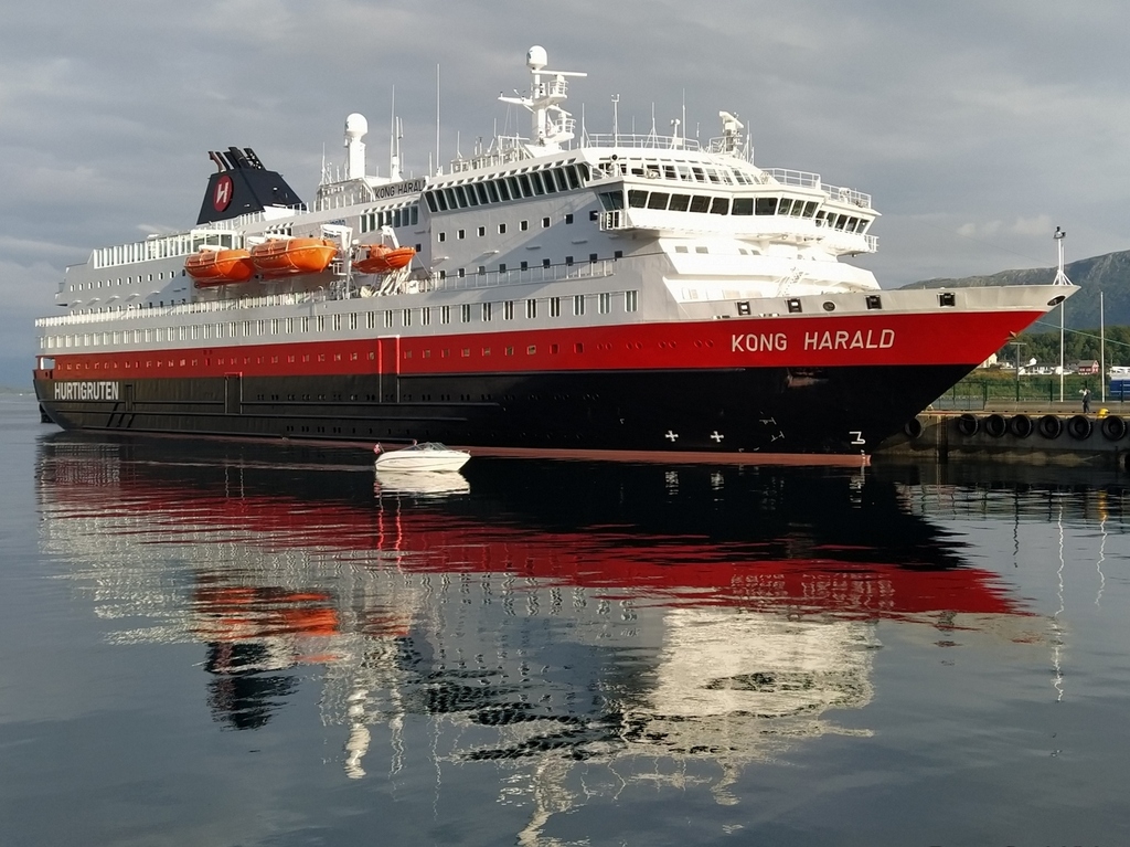 Hurtigruten, el barco postal que recorre la costa de Noruega