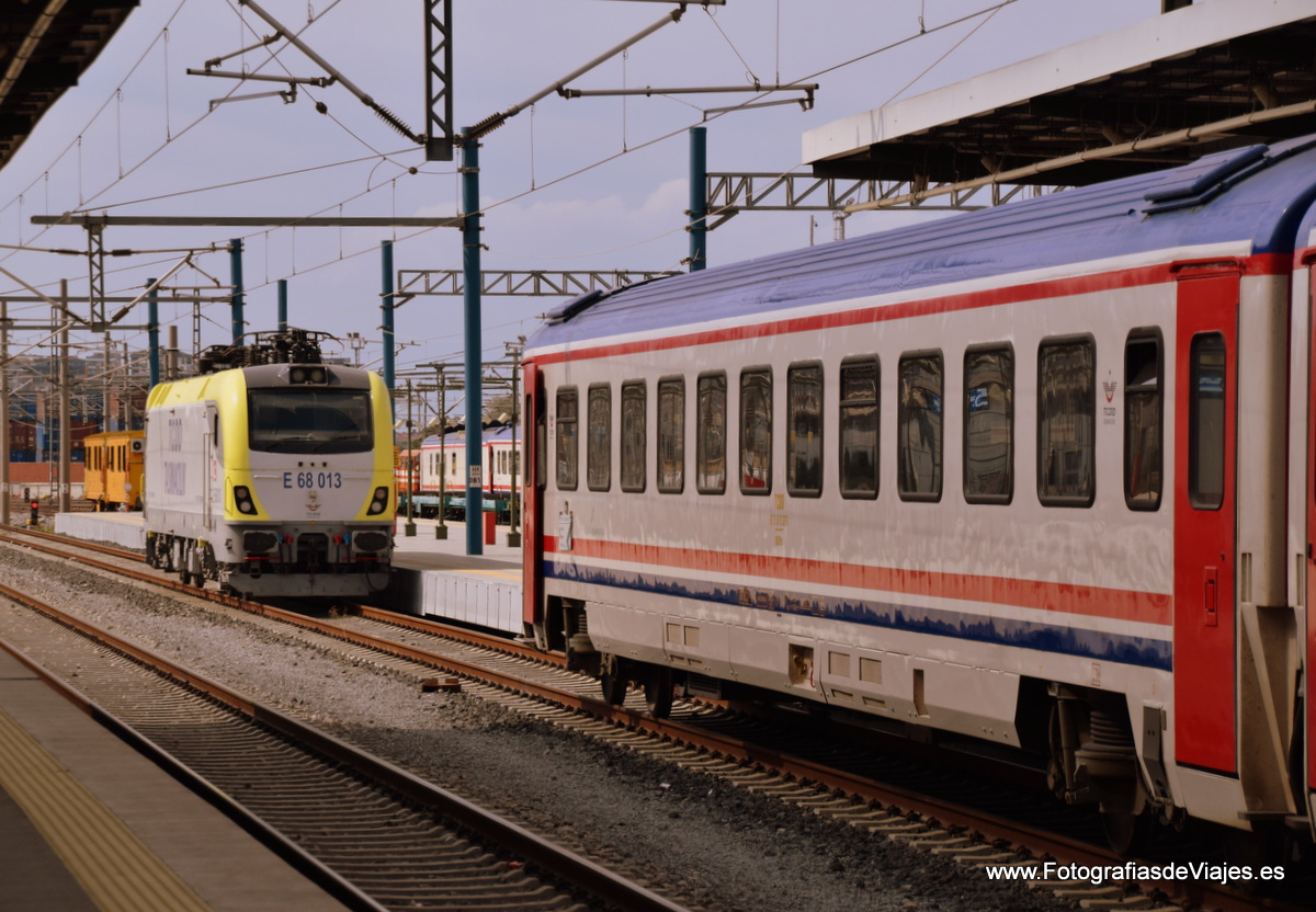 Nuestro tren en la estación de Halkali, en Estambul