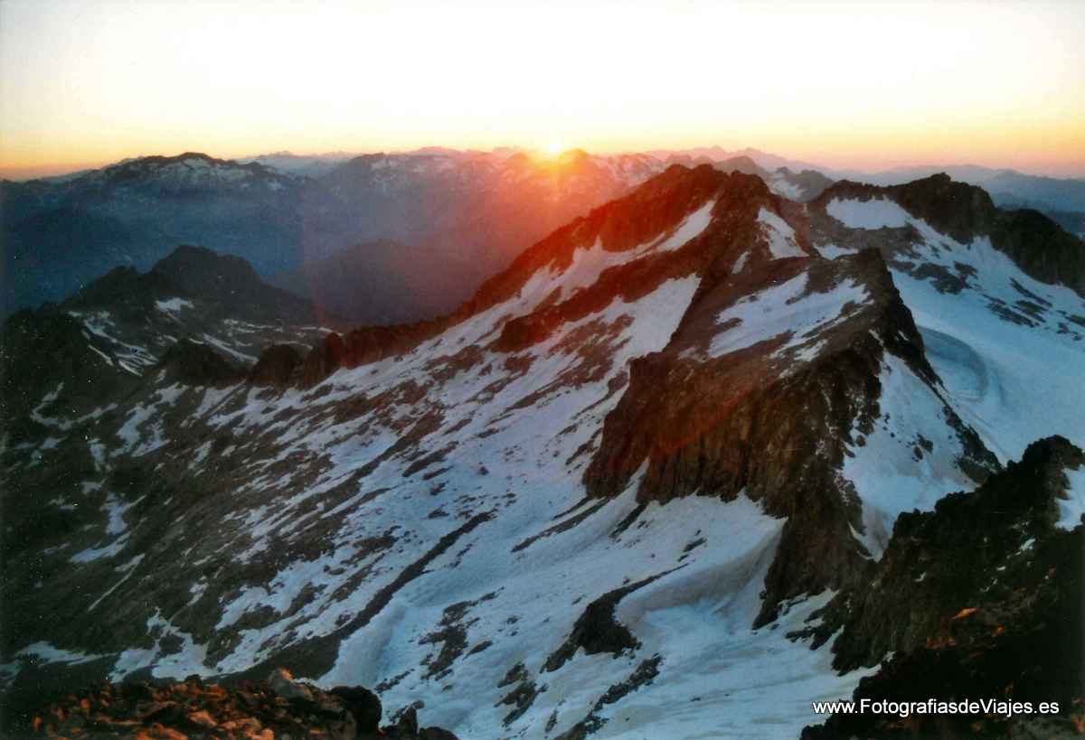 Atardecer desde la cumbre del Aneto