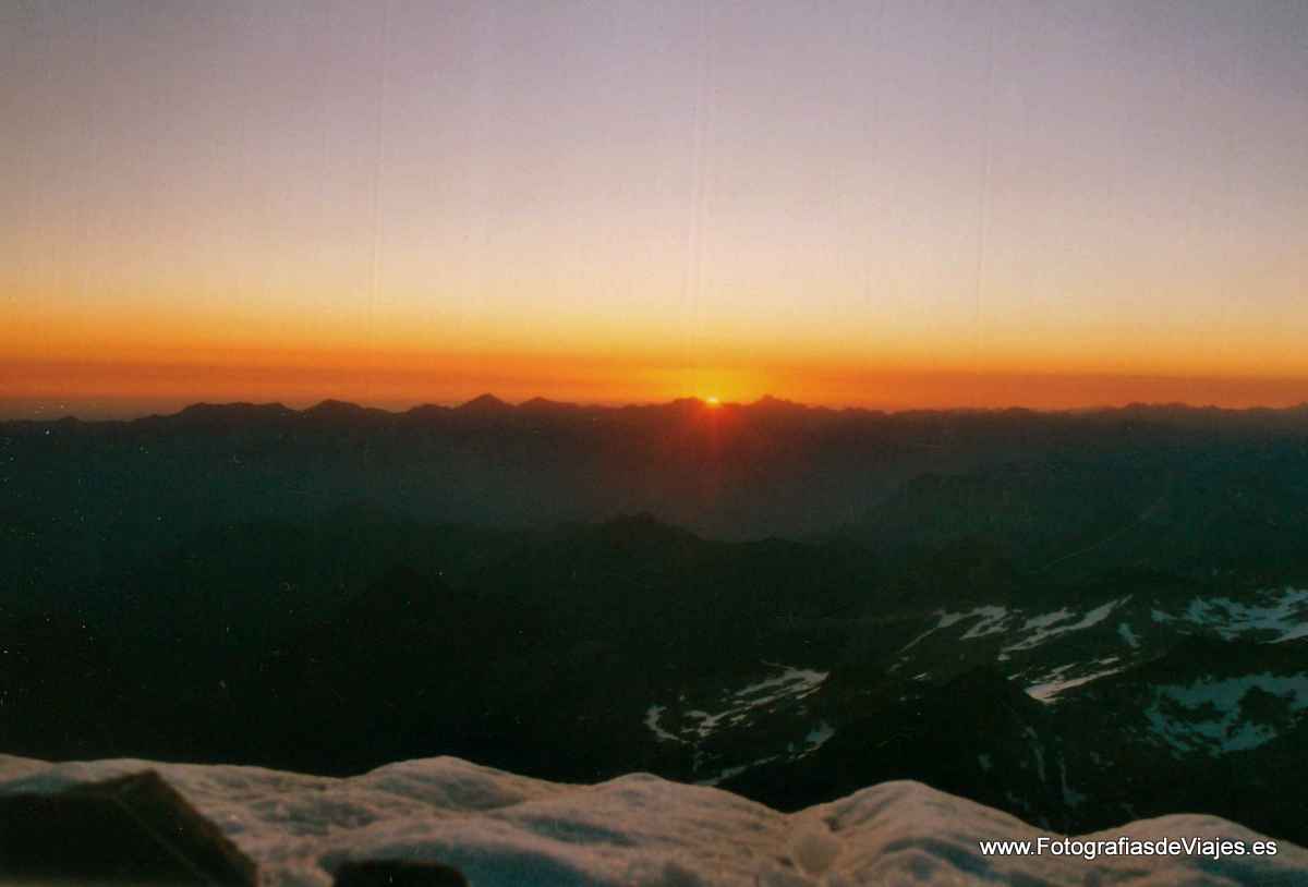 Amanecer desde la cumbre del Aneto