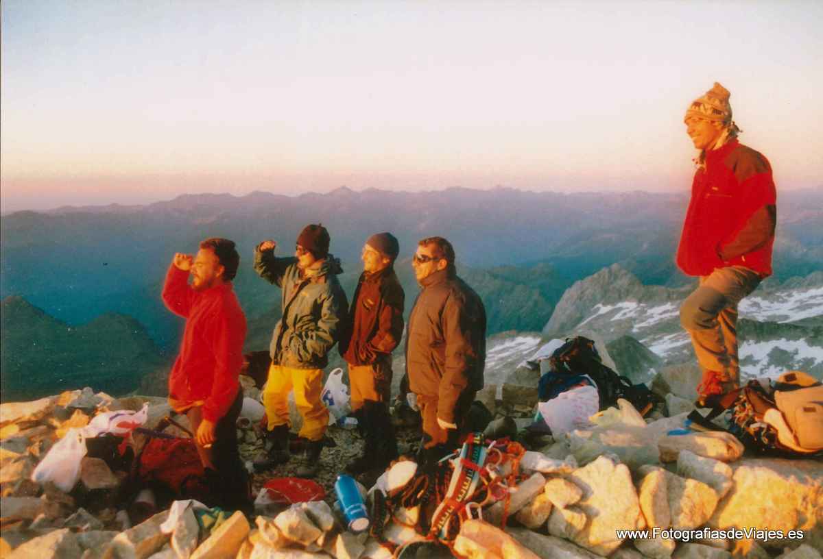 Atardecer en la cumbre del Aneto