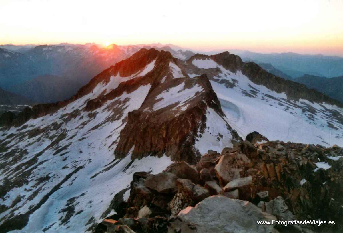 Atardecer desde la cumbre del Aneto