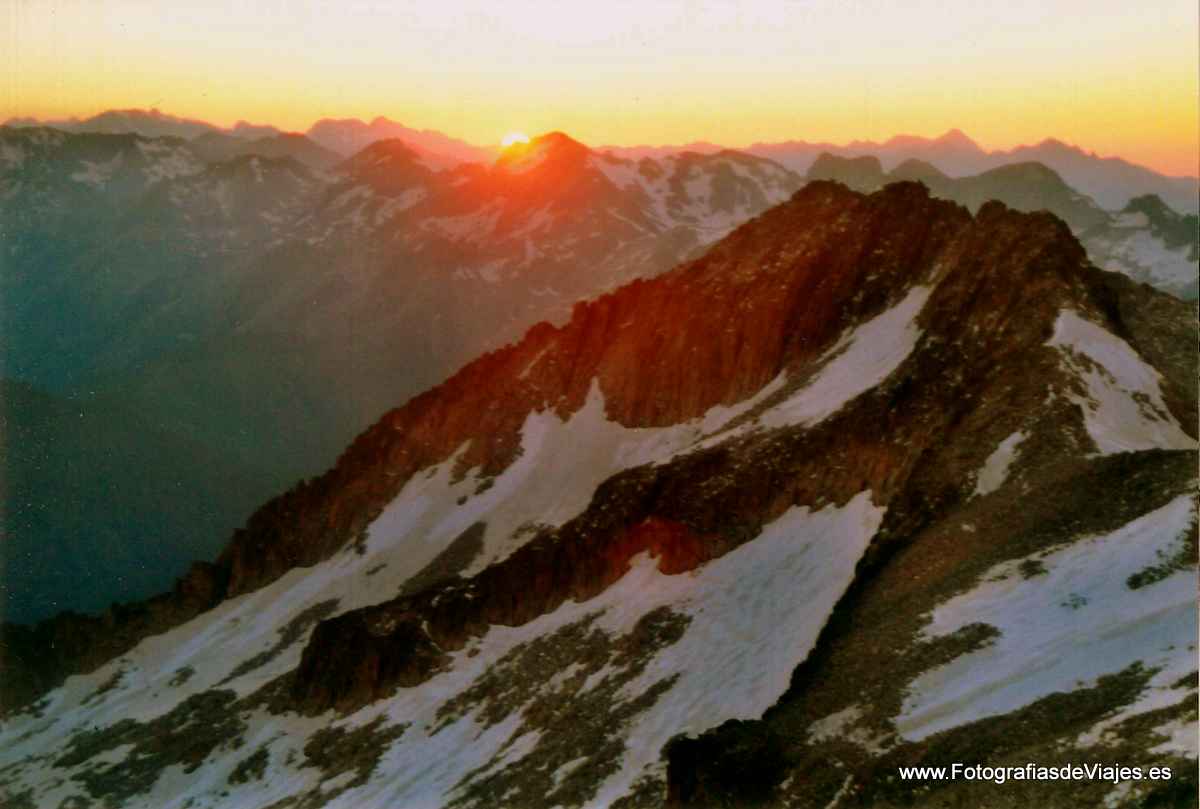 Atardecer desde la cumbre del Aneto