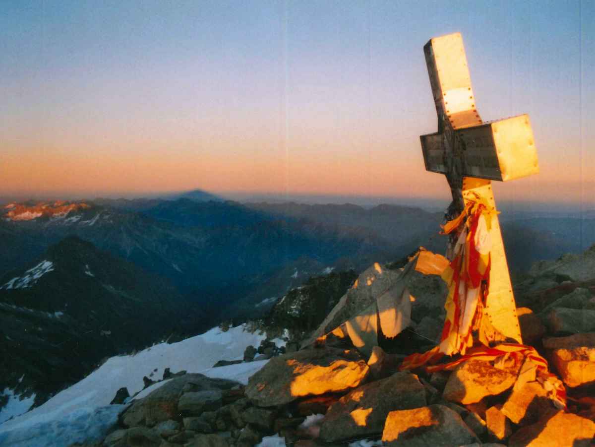 Una noche en la cumbre del Aneto, durmiento en el techo de los Pirineos