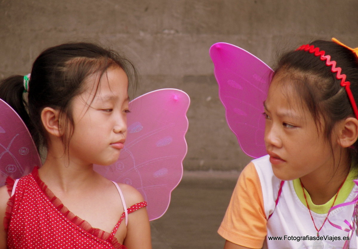 Niñas chinas en La Ciudad Prohibida en Pekín, China
