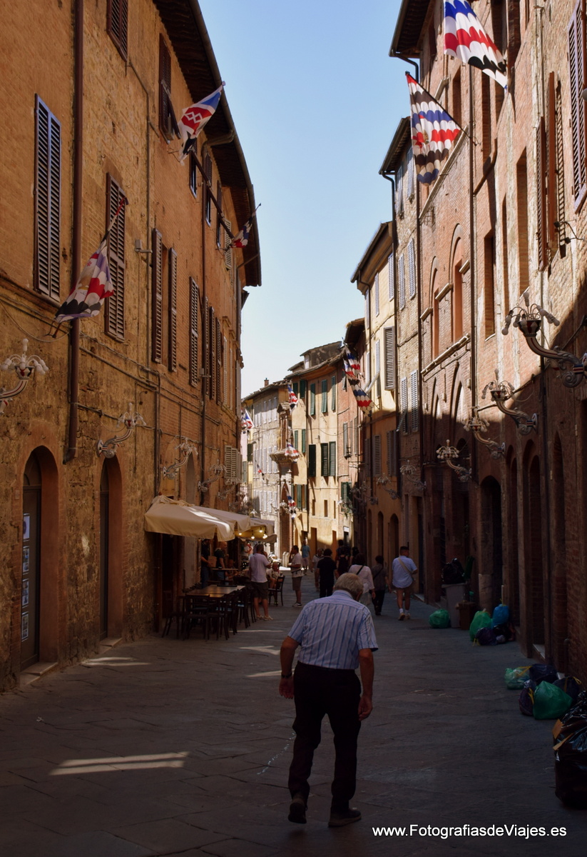 Ambiente en una calle de Siena 