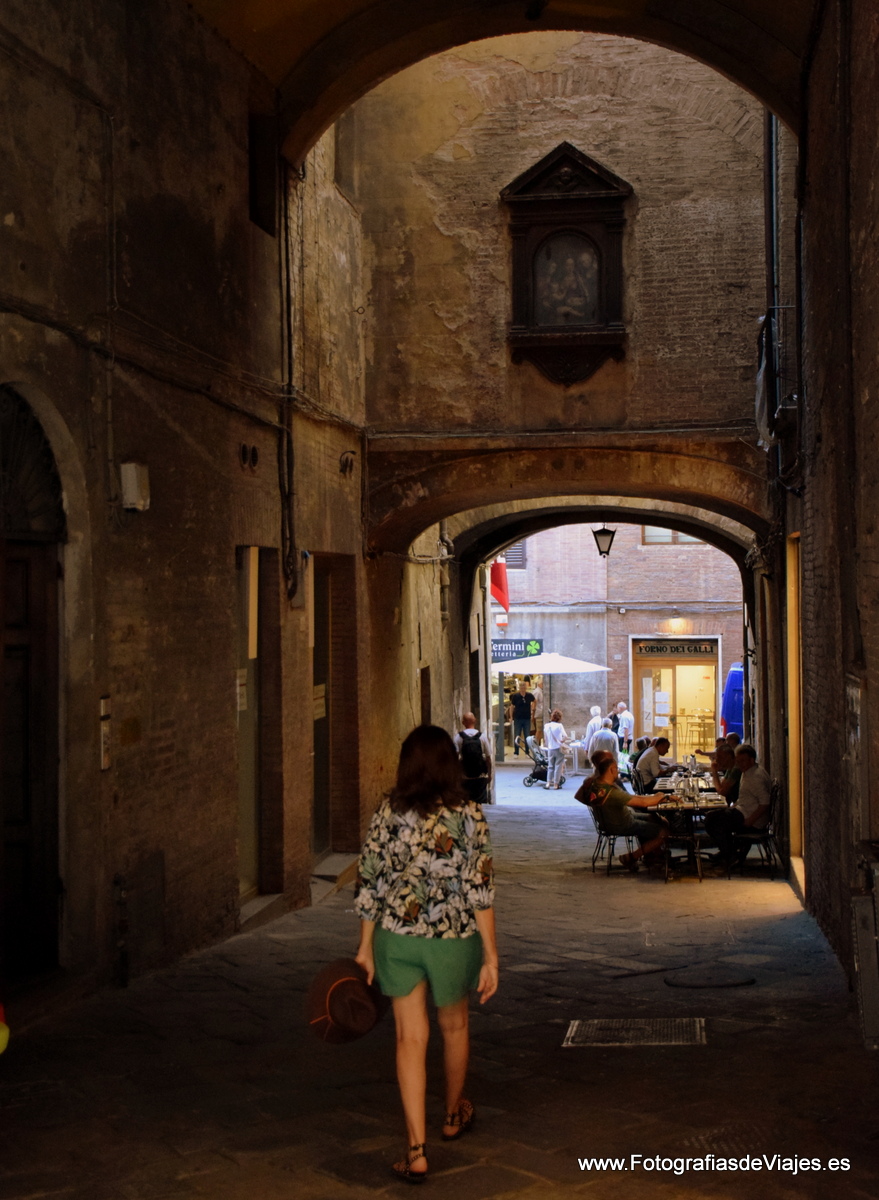 Ambiente en una calle de Siena 