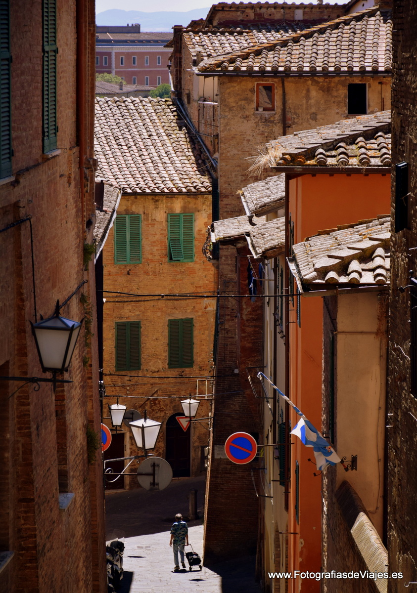 Ambiente en una calle de Siena 