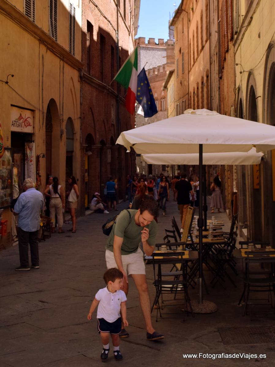 Ambiente en una calle de Siena 