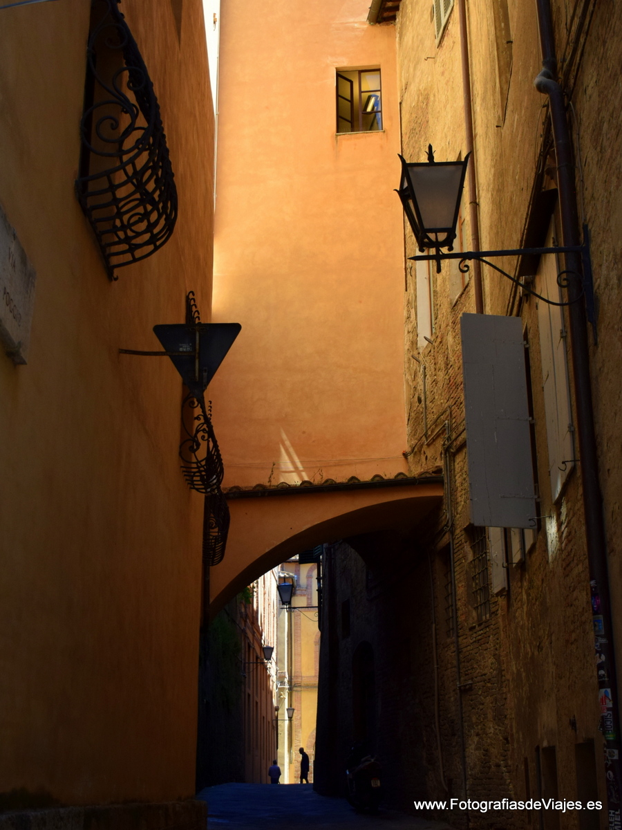 Ambiente en una calle de Siena 