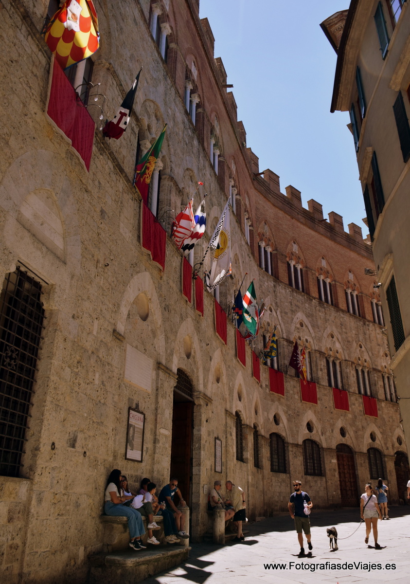 Ambiente en una calle de Siena 