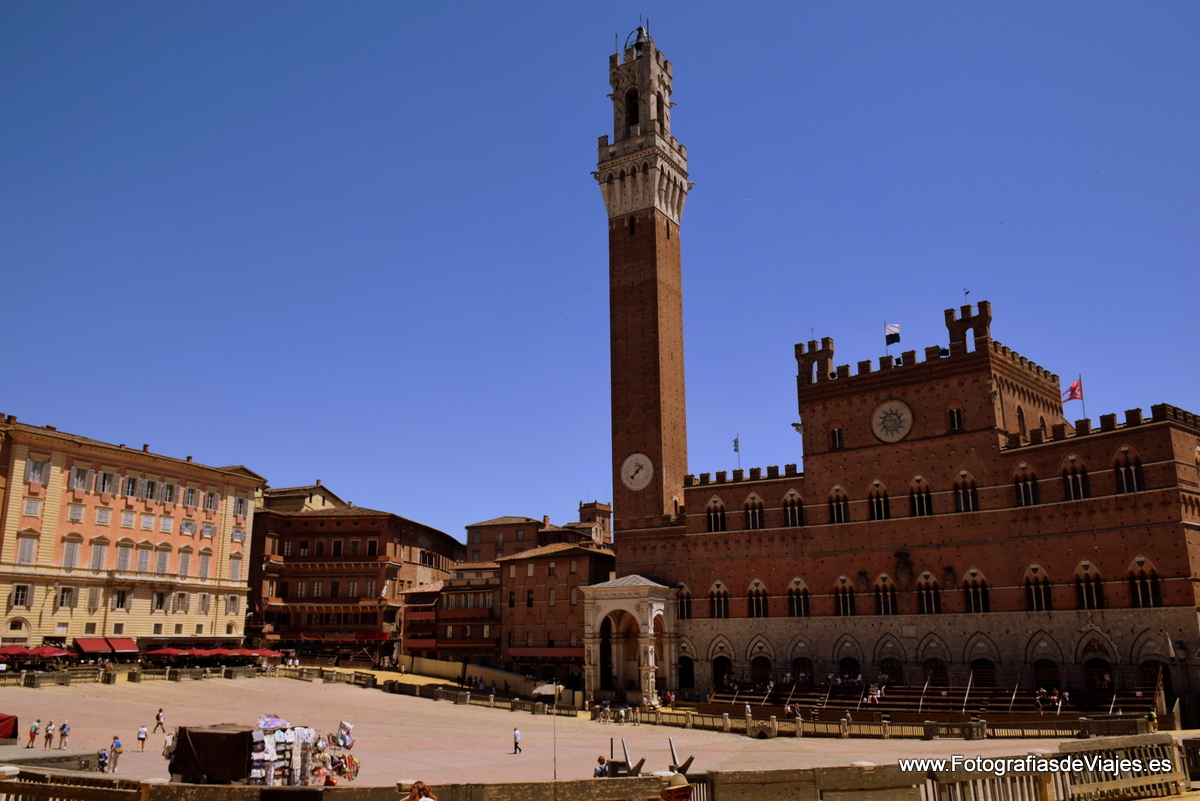 Plaza de Siena en la fiesta del Palio