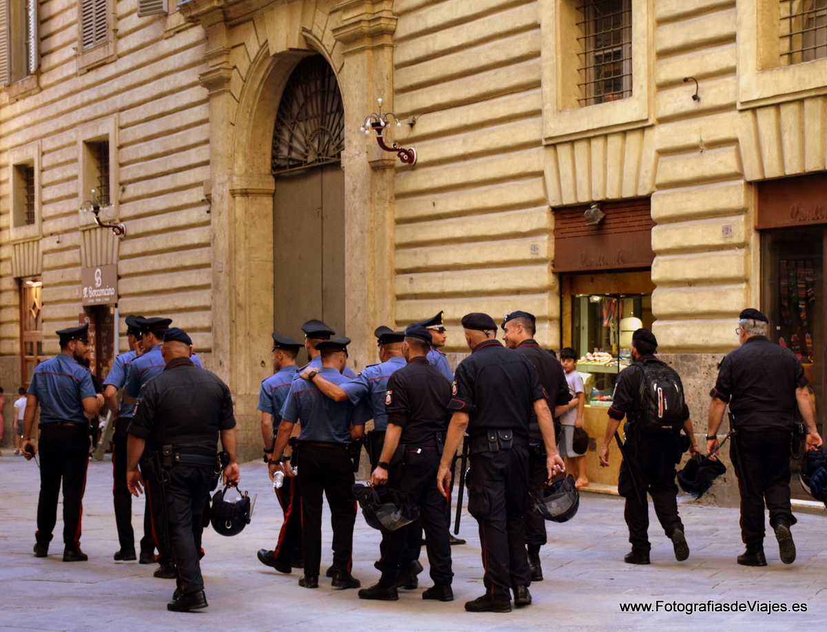 Policia en Siena en Italia
