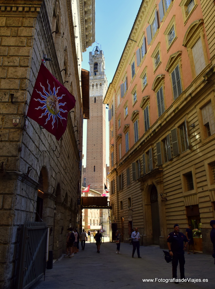Ambiente en una calle de Siena 