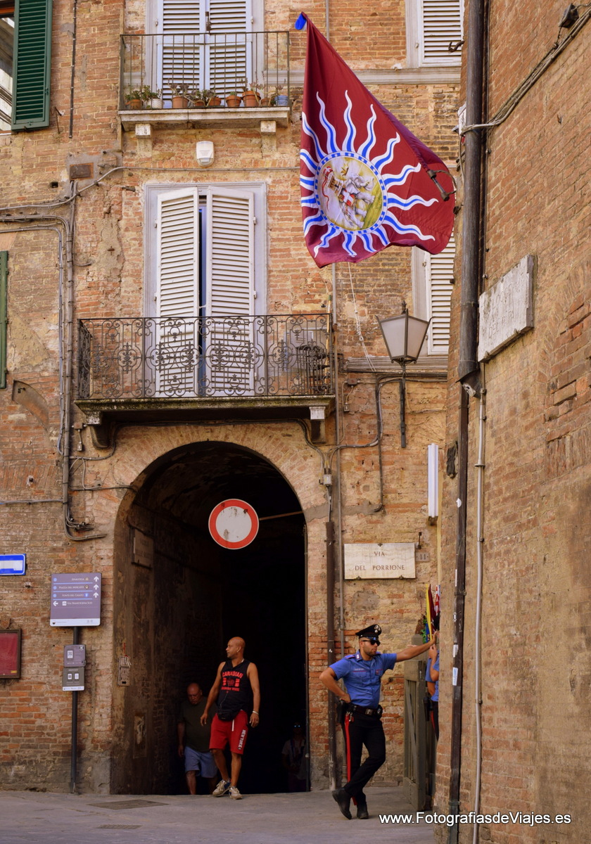 Ambiente en una calle de Siena 
